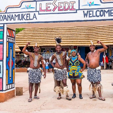 Aha Lesedi African Lodge & Cultural Village Broederstroom Eksteriør billede