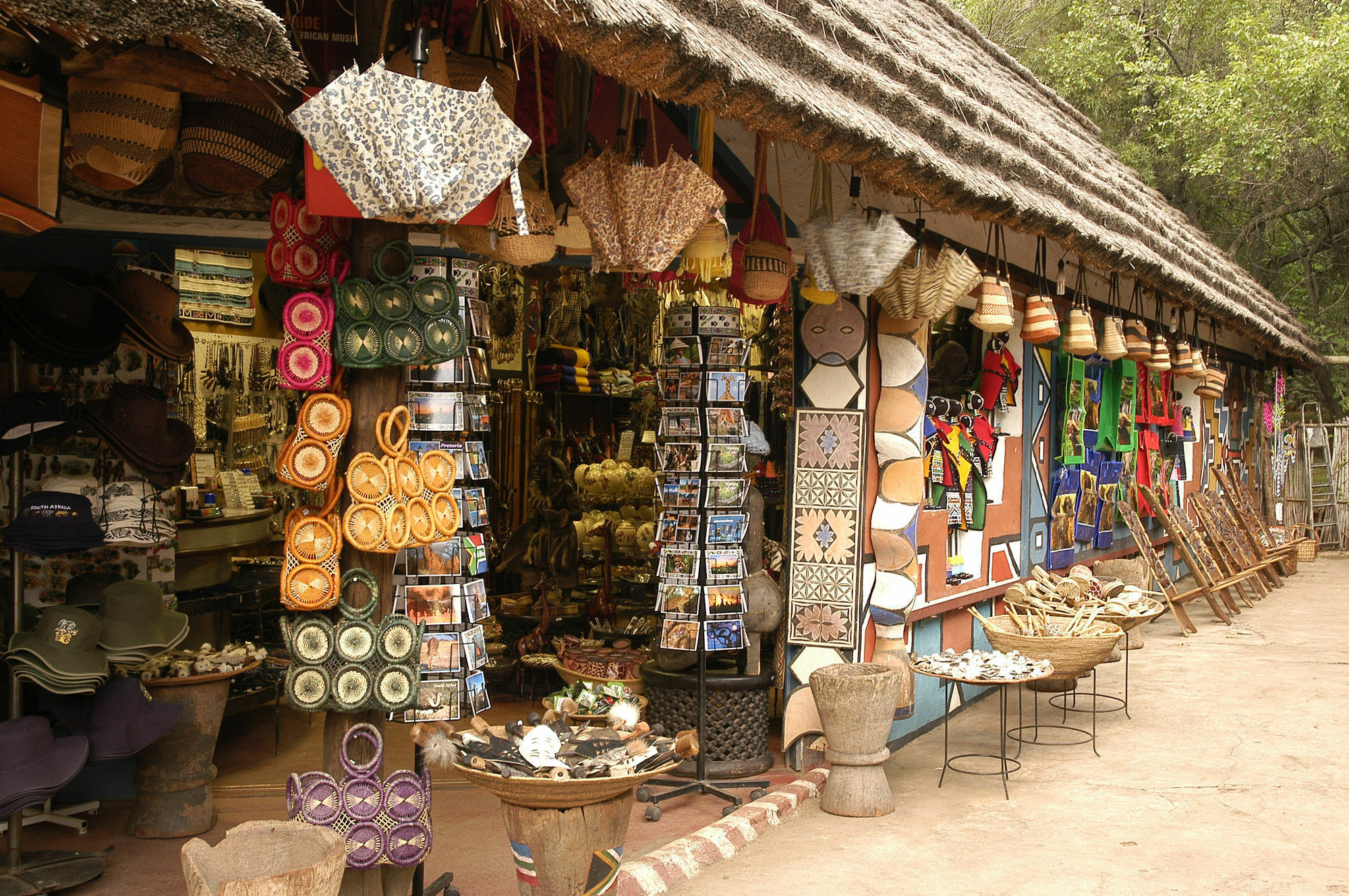 Aha Lesedi African Lodge & Cultural Village Broederstroom Eksteriør billede