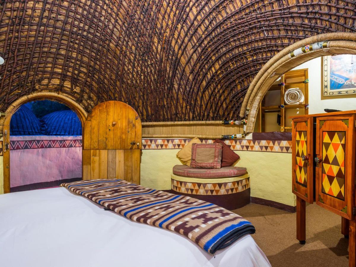 Aha Lesedi African Lodge & Cultural Village Broederstroom Eksteriør billede