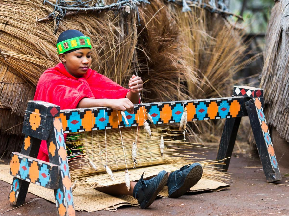 Aha Lesedi African Lodge & Cultural Village Broederstroom Eksteriør billede